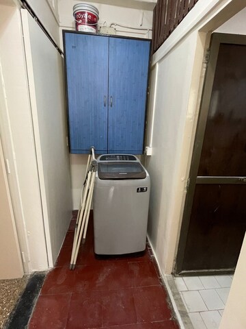 Living Room in 2 BHK Apartment at Vile Parle West – for Rent