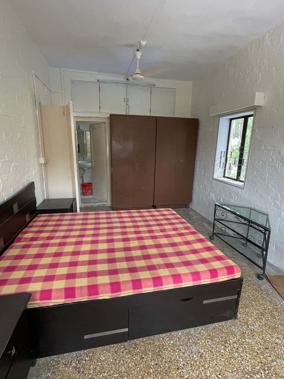 2 BHK Apartment For Rent in Vile Parle West