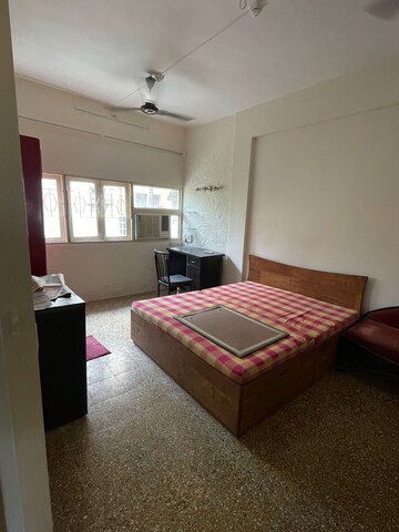 Bedroom in 2 BHK Apartment at Vile Parle West – for Rent