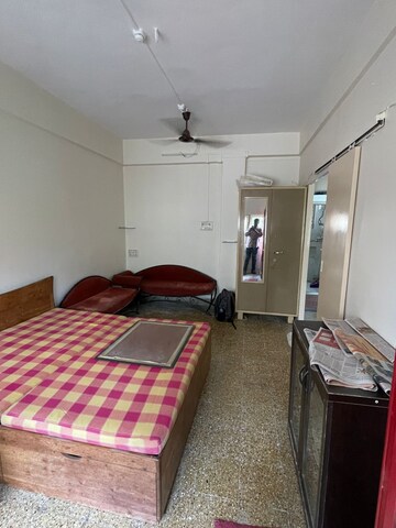 Bedroom in 2 BHK Apartment at Vile Parle West – for Rent