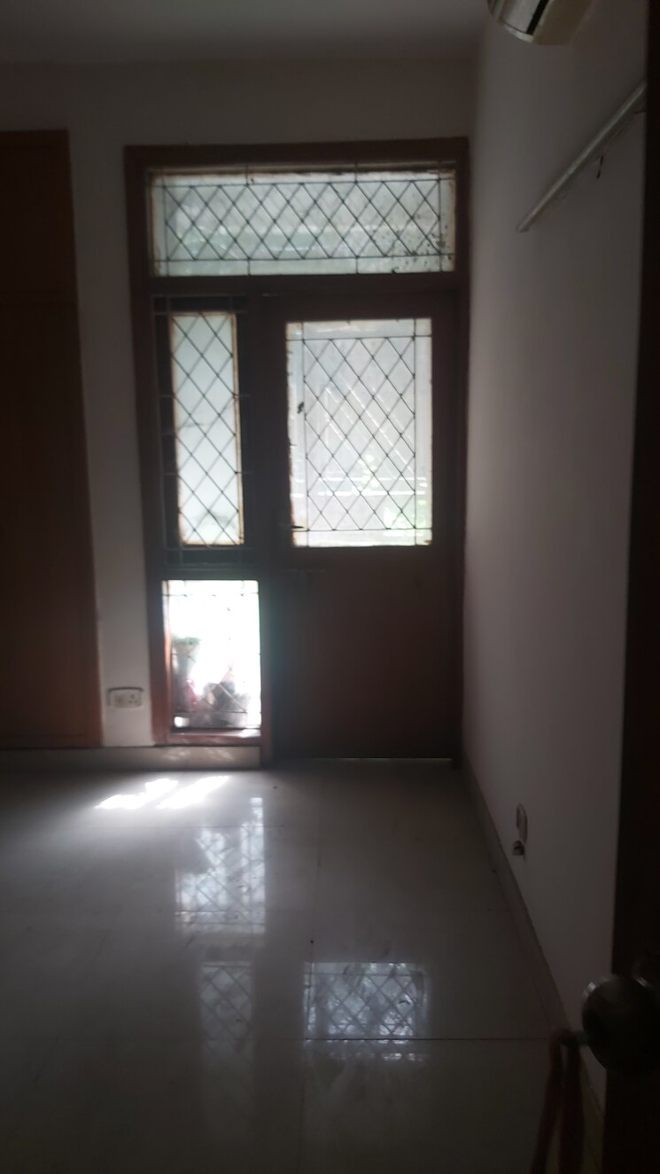 Room, purvasha-apartments 3.5 Bedroom 1450 Sq.Ft. Apartment In Patparganj Delhi 8714421
