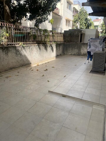 Parking in 3.5 BHK Builder Floor at Unitech South City II, Sector 50 – for Rent