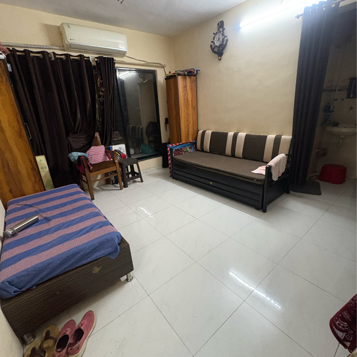 1 BHK + Pooja Room Apartment For Rent in Tilak Nagar Building