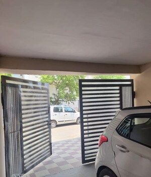 Parking in 3 BHK Builder Floor at Faridabad Central – for Sale
