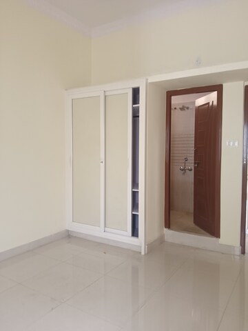 Room in 2 BHK Apartment at Manikonda – for Rent