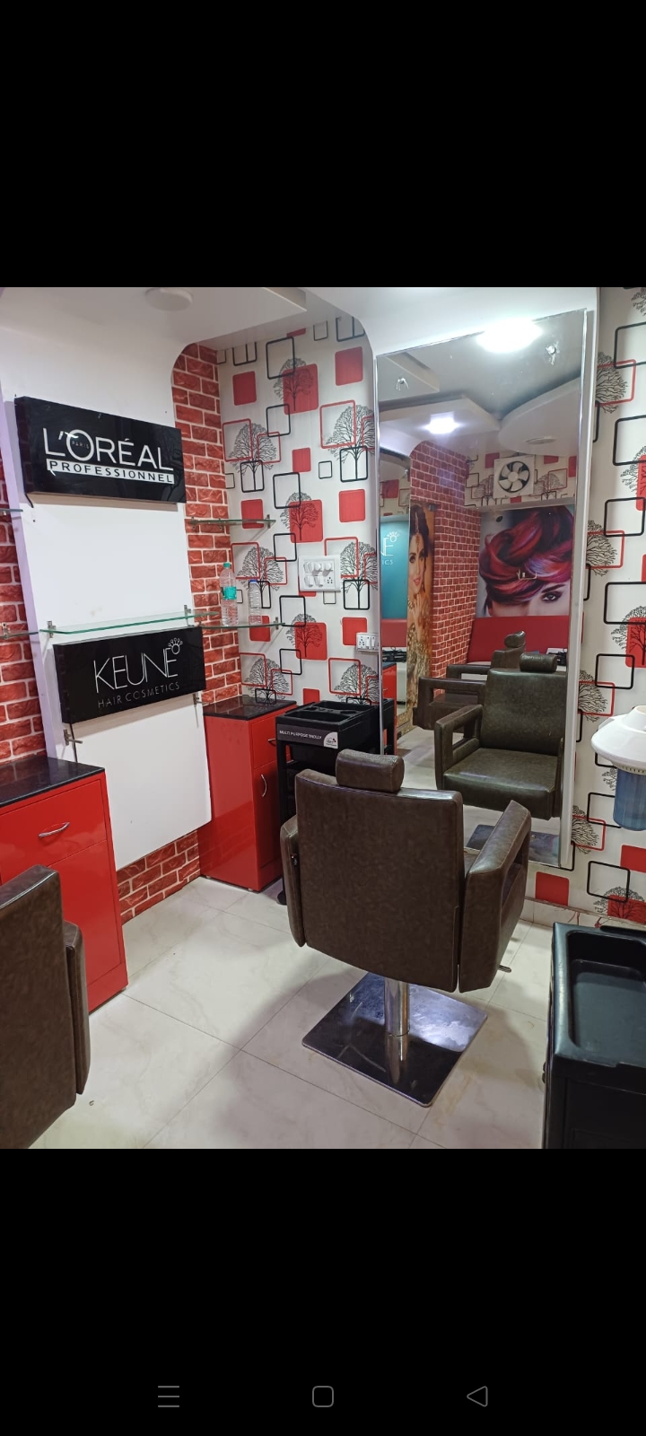 Showroom For Rent in Unisex Sallon Fully Furni