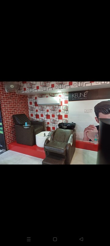 Team Area in  Showroom at Gomti Nagar – for Rent