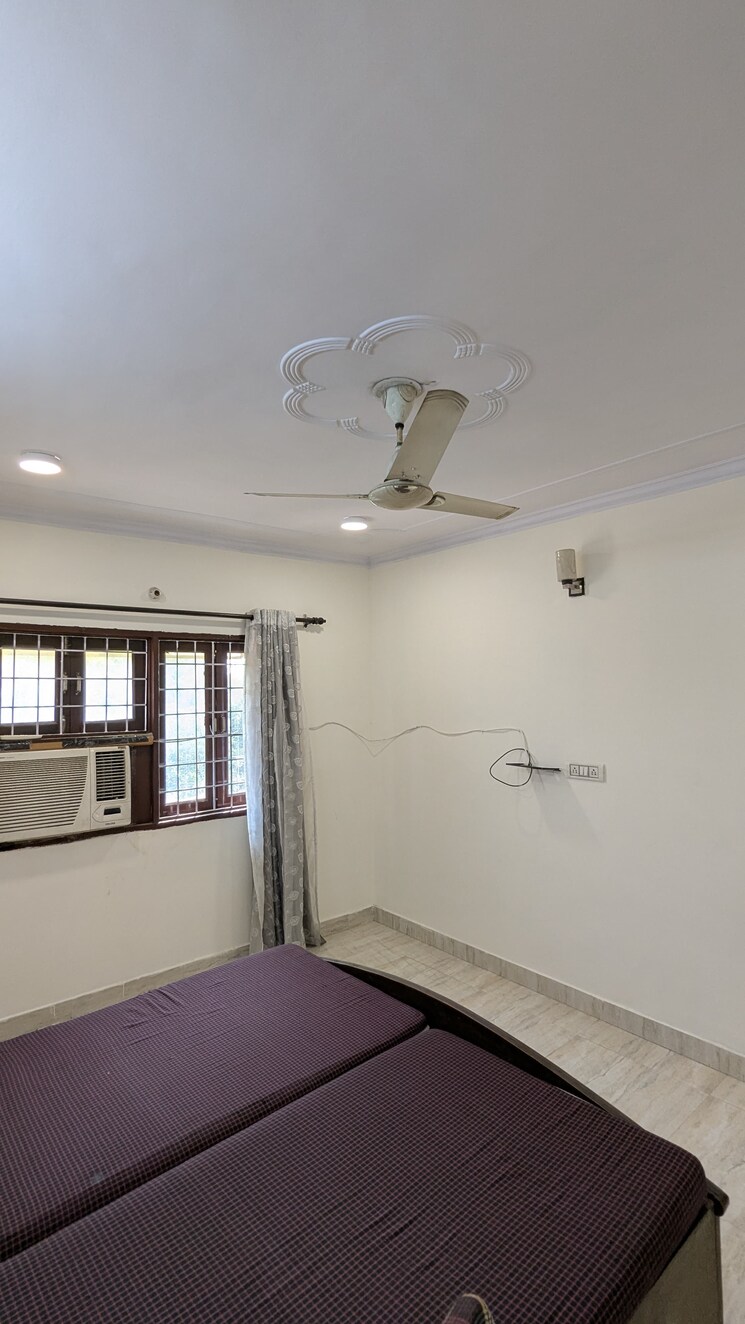 Bedroom, sarita vihar 1 Bedroom 450 Sq.Ft. Apartment In Sarita Vihar Delhi 8714602