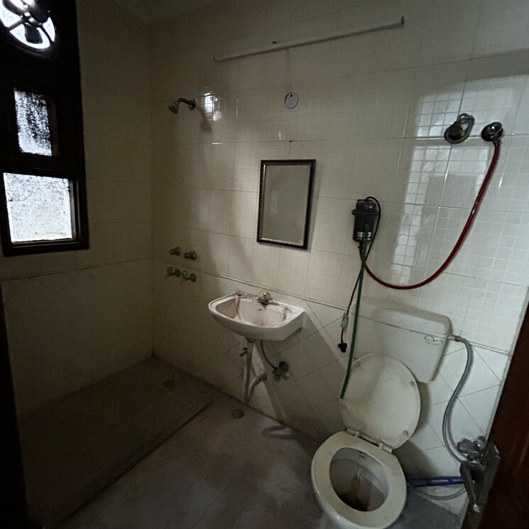 Bathroom, kotla mubarakpur 2 Bedroom 900 Sq.Ft. Builder Floor In Kotla Mubarakpur Delhi 8714620