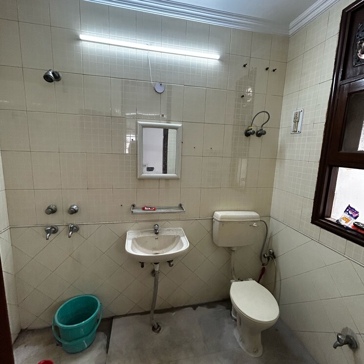Bathroom, kotla mubarakpur 2 Bedroom 900 Sq.Ft. Builder Floor In Kotla Mubarakpur Delhi 8714620