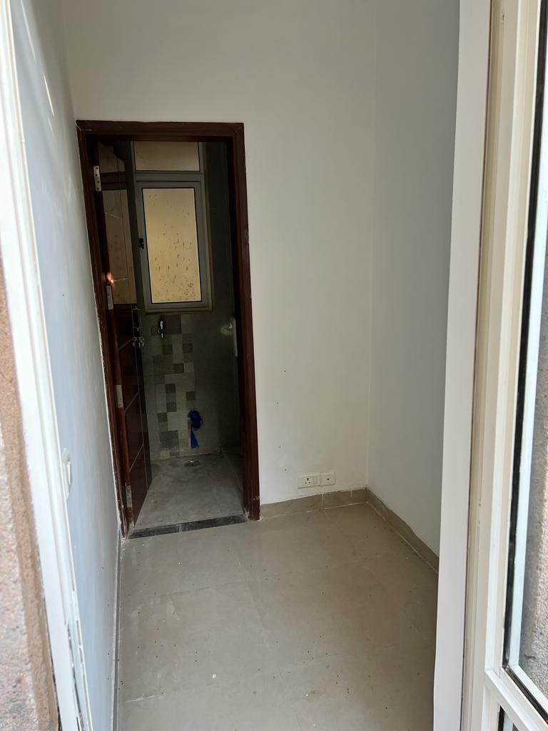 3 BHK + Pooja Room Builder Floor For Rent in Unitech South City II