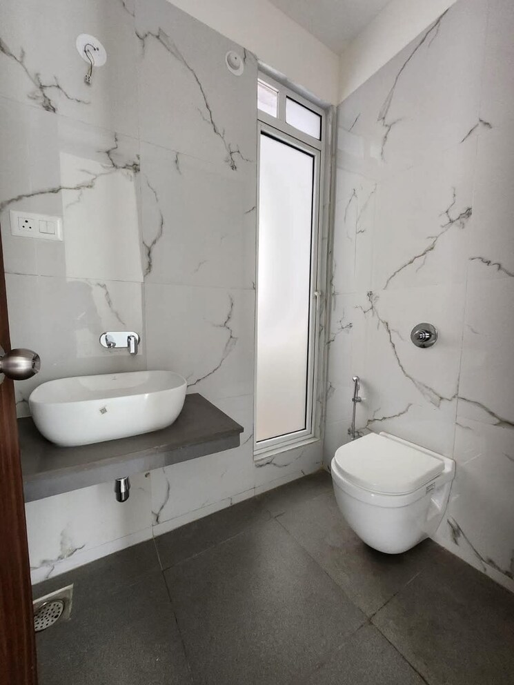 Bathroom, lodha-high-end 3 Bedroom 1319 Sq.Ft. Apartment In Kapur Bawdi Thane 8714645