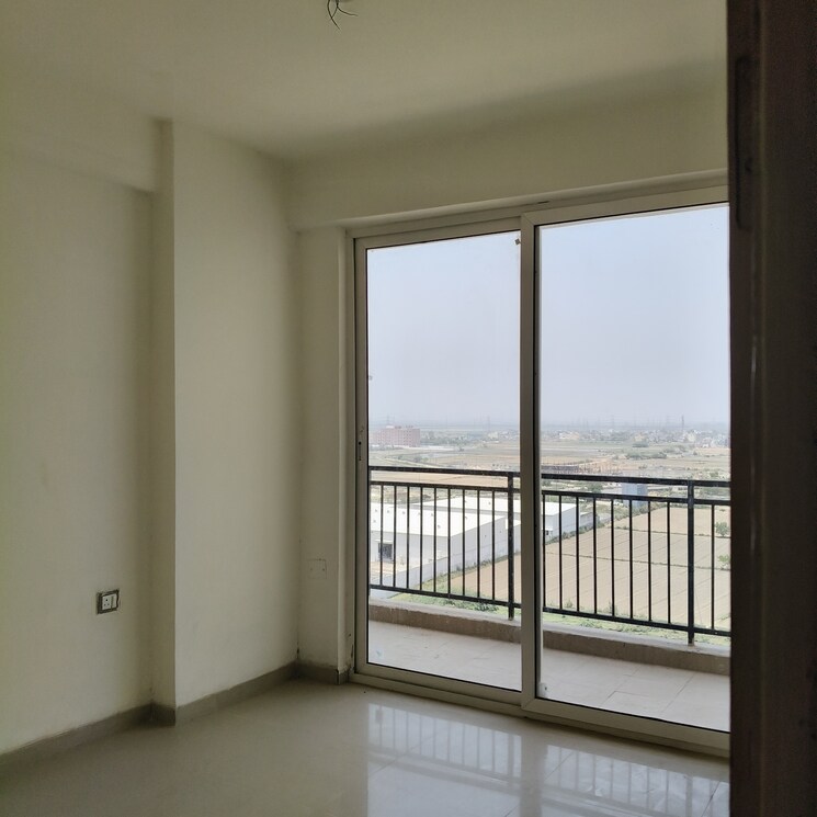 Room, rof-aalayas-phase-2 3 Bedroom 645 Sq.Ft. Apartment In Sector 102 Gurgaon 8714656