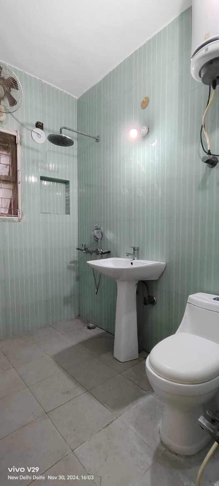 Bathroom, jasola 3 Bedroom 1400 Sq.Ft. Apartment In Jasola Delhi 8714668
