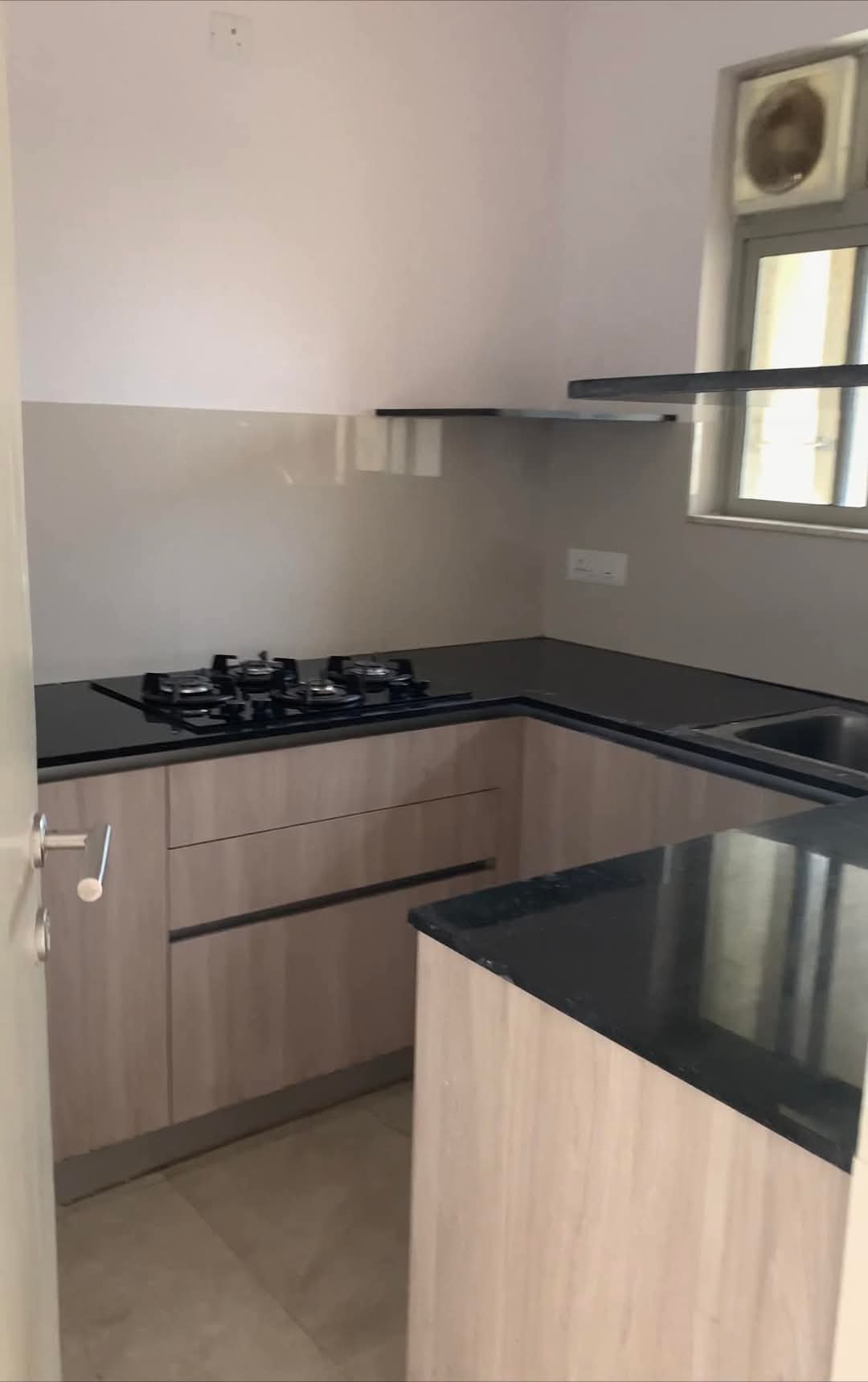 1 BHK + Pooja Room Apartment For Rent in Hiranandani The Walk