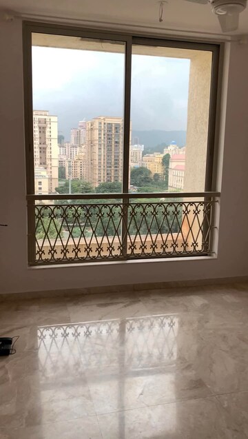 Room in 1 BHK Apartment at Hiranandani The Walk, Ghodbunder Road – for Rent