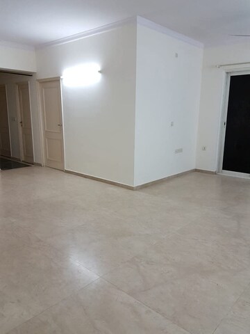 Room in 2 BHK Apartment at Hiranandani Meadows, Manpada – for Rent