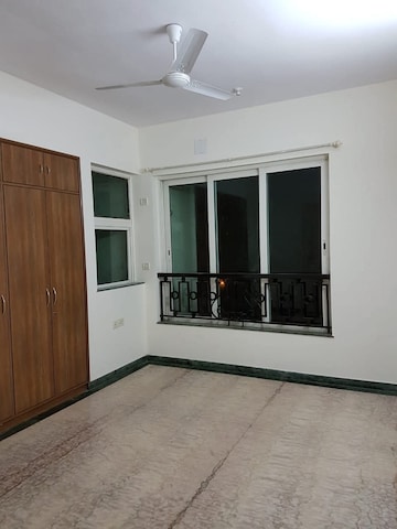 Room in 2 BHK Apartment at Hiranandani Meadows, Manpada – for Rent