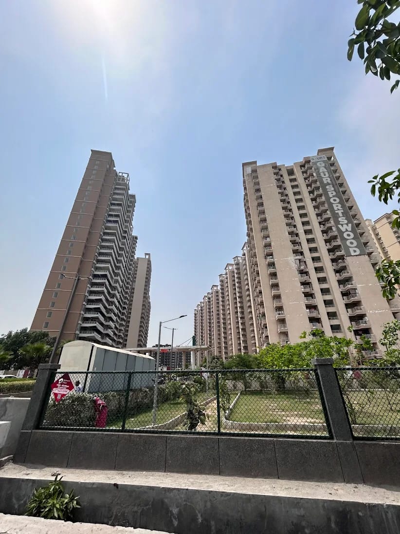 3 BHK + Pooja Room 1375 Sq.Ft. Apartment in Amrapali Crystal Homes