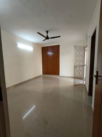 Room in 3 BHK Builder Floor at Saket – for Rent
