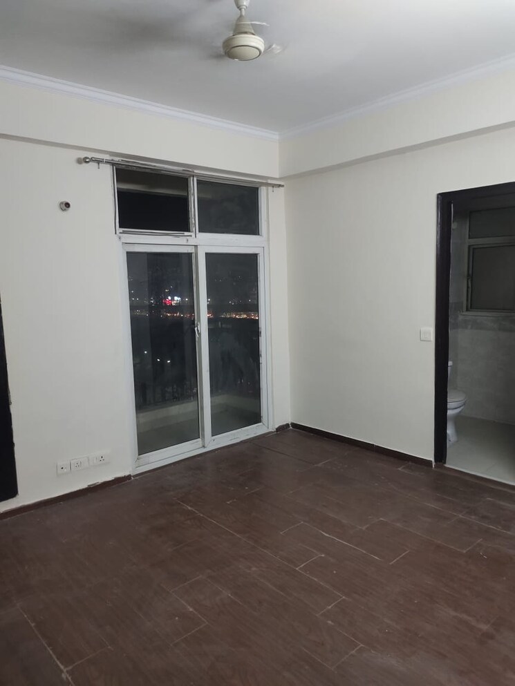 Room, amrapali-crystal-homes 3 Bedroom 1375 Sq.Ft. Apartment In Sector 76 Noida 8714777