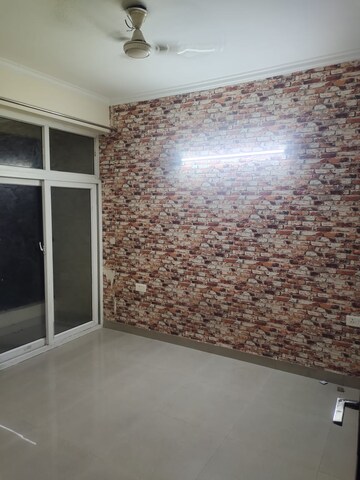 Room in 3 BHK Apartment at Amrapali Crystal Homes, Sector 76 – for Rent