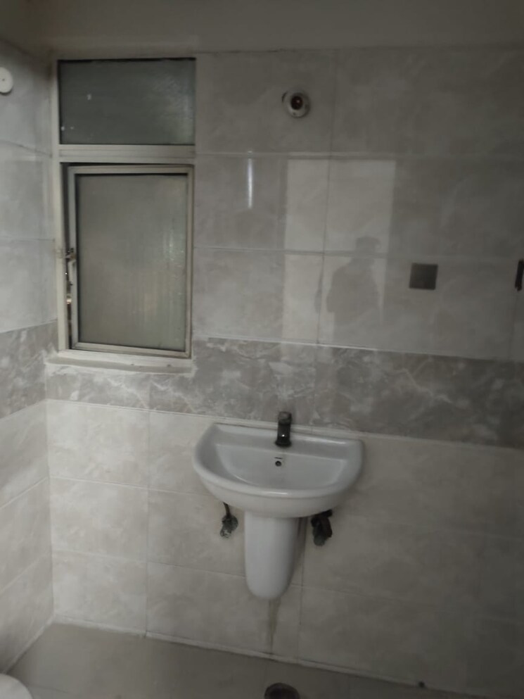 Bathroom, amrapali-crystal-homes 3 Bedroom 1375 Sq.Ft. Apartment In Sector 76 Noida 8714777