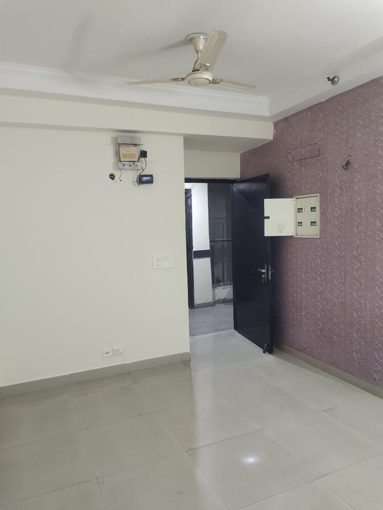 Room, amrapali-crystal-homes 3 Bedroom 1375 Sq.Ft. Apartment In Sector 76 Noida 8714777