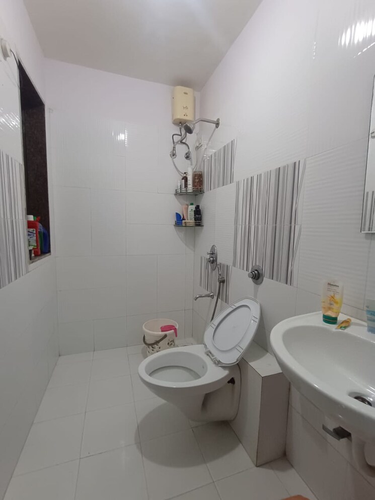 Bathroom, rite-skyluxe 2 Bedroom 743 Sq.Ft. Apartment In Chembur Mumbai 8714779