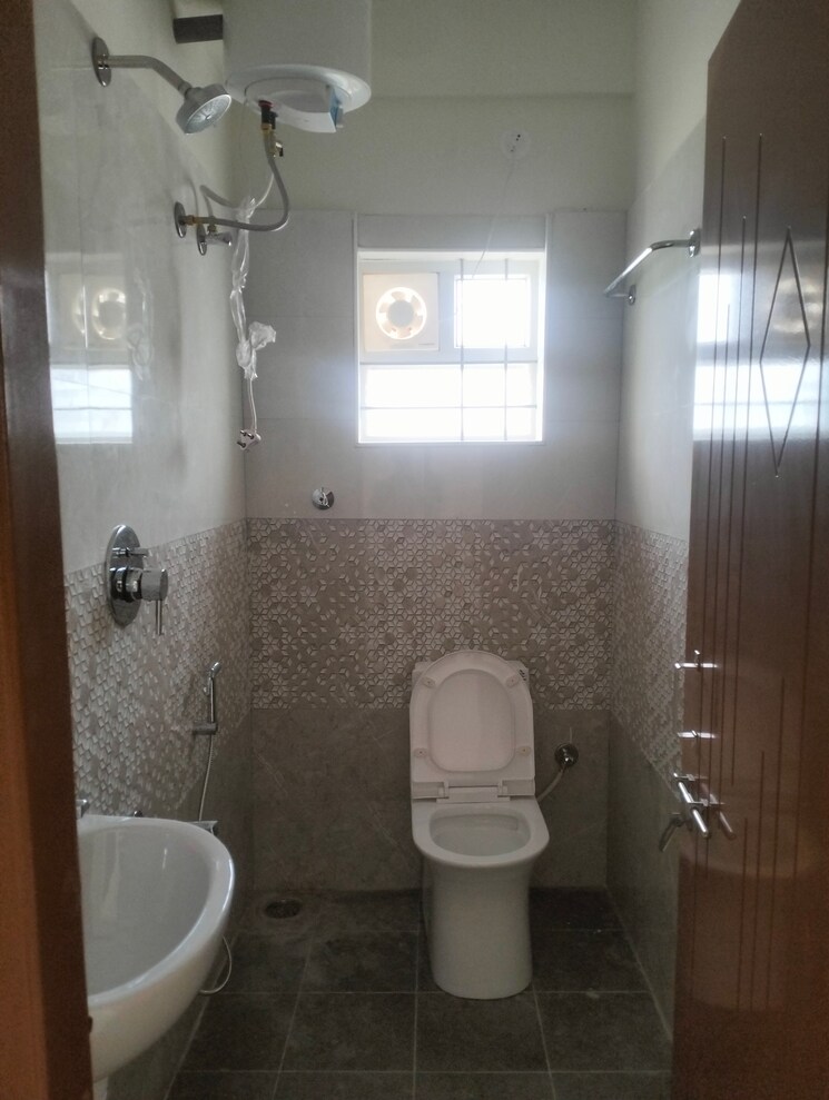 Bathroom, hsr layout 2 Bedroom 1100 Sq.Ft. Builder Floor In Hsr Layout Bangalore 8714819