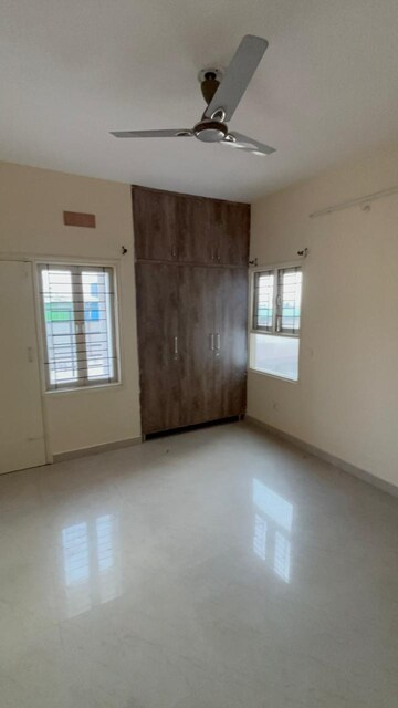 Room in 3.5 BHK Apartment at Greenwood Apartment, Gomti Nagar – for Rent
