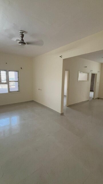 Room in 3.5 BHK Apartment at Greenwood Apartment, Gomti Nagar – for Rent