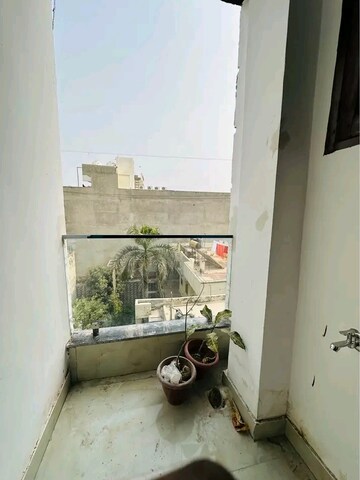Bathroom in 1 BHK Builder Floor at Saket – for Rent