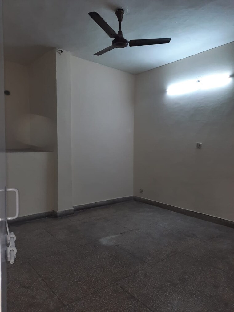 Room, sarita-vihar-pocket-j-rwa 2 Bedroom 929 Sq.Ft. Apartment In Sarita Vihar Delhi 8714887