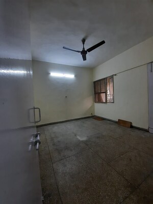 Room in 2 BHK Apartment at Sarita Vihar Pocket-J RWA, Sarita Vihar – for Sale