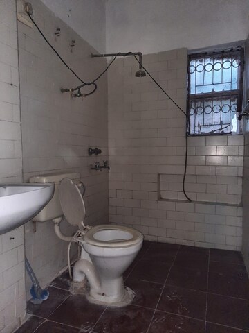 Bathroom in 2 BHK Apartment at Sarita Vihar Pocket-J RWA, Sarita Vihar – for Sale