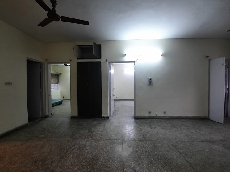 Room, sarita-vihar-pocket-j-rwa 2 Bedroom 929 Sq.Ft. Apartment In Sarita Vihar Delhi 8714887