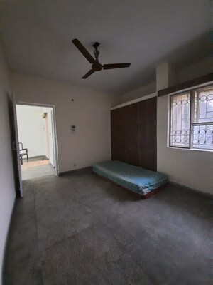 Room in 2 BHK Apartment at Sarita Vihar Pocket-J RWA, Sarita Vihar – for Sale