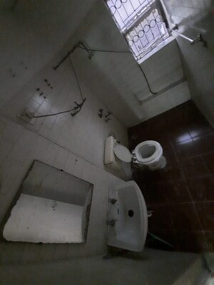 Bathroom in 2 BHK Apartment at Sarita Vihar Pocket-J RWA, Sarita Vihar – for Sale