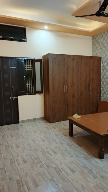 Room in 2 BHK Apartment at Tikhampur – for Rent
