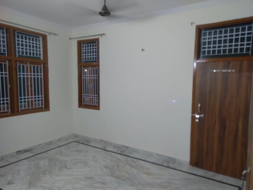 2 BHK 850 Sq.Ft. Independent House in RWA Apartments Sector 71