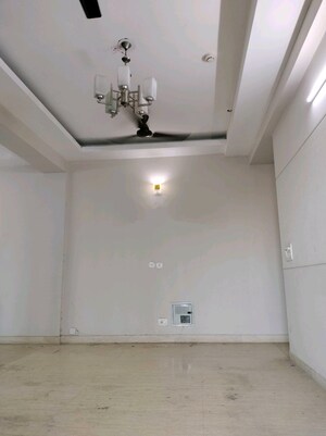 Room in 3 BHK Apartment at Mahagun Moderne, Sector 78 – for Sale
