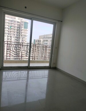 Room in 3 BHK Apartment at Mahagun Moderne, Sector 78 – for Sale