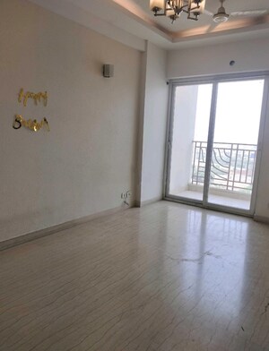 Room in 3 BHK Apartment at Mahagun Moderne, Sector 78 – for Sale