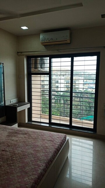 Room in 2 BHK Apartment at K Raheja Heights, Malad East – for Rent
