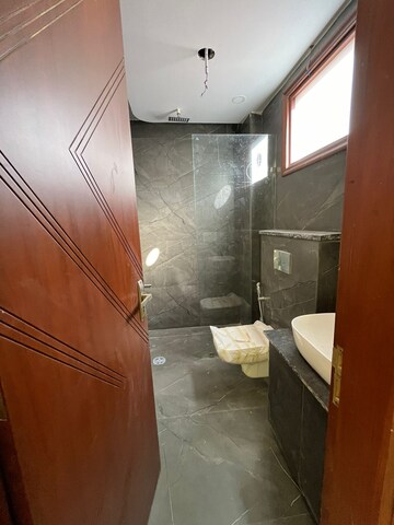 Furnished Amenities in 2.5 BHK Apartment at Navbharat Apartments, Paschim Vihar – for Rent