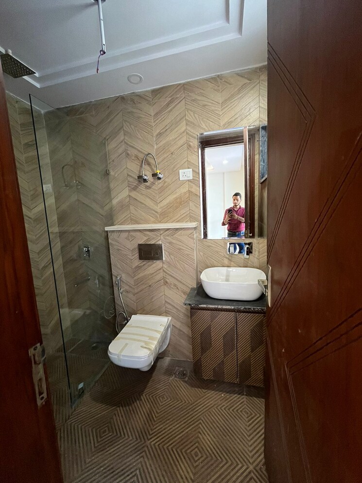 Bathroom, navbharat-apartments 2.5 Bedroom 900 Sq.Ft. Apartment In Paschim Vihar Delhi 8714916