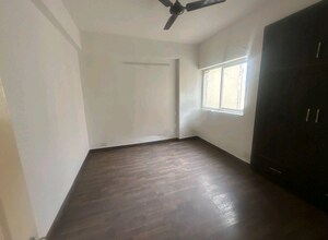Room in 3 BHK Apartment at Paras Tierea, Sector 137 – for Sale