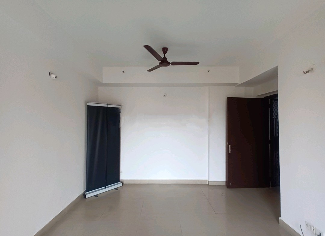 2 BHK + Study Room Apartment For Sale in Paras Tierea