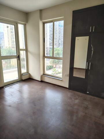 Room in 2.5 BHK Apartment at Imperia Esfera, Sector 37c – for Rent